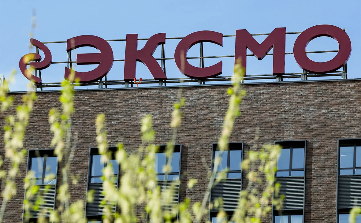 Бывший директор Popcorn Books Дмитрий Протопопов заключил досудебное соглашение с прокуратурой по делу об «экстремистской организации», трое его экс-коллег уже больше года находятся под домашним арестом и им грозит до 12 лет лишения свободы.