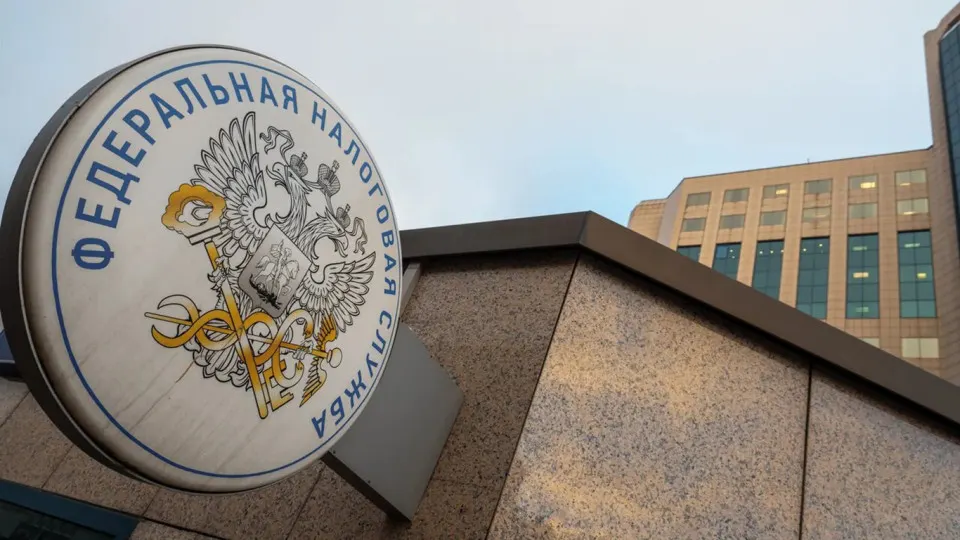 Ужесточение налогового режима для малого бизнеса и самозанятых привело к снижению поступлений по спецрежимам более чем на 20% в начале 2026 года, тогда как дефицит федерального бюджета продолжает расти.