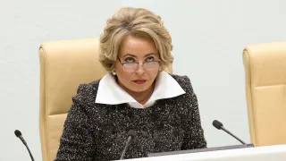 Спикер Совета Федерации Валентина Матвиенко назвала «обезлюживание территорий» стратегической угрозой и предложила россиянам переселяться из мегаполисов в просторные дома, заводить многодетные семьи и повсеместно сажать цветы, на фоне рекордного падения рождаемости и естественной убыли населения.