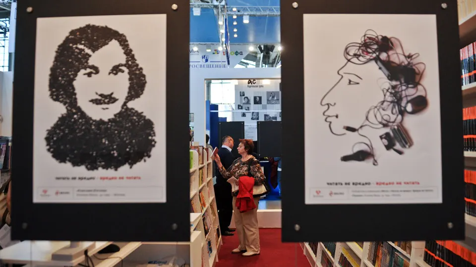 Книги Пушкина, Гоголя, Тургенева, Толстого и Булгакова в российских онлайн‑сервисах получили предупреждающие отметки о «пропаганде» наркотиков, хотя многие произведения содержат лишь единичные или медицинские упоминания веществ и не входили в рекомендованные к маркировке списки.