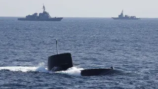 Правительство Японии пересмотрело послевоенную доктрину и разрешило экспорт летальных вооружений, открыв путь к поставкам ракет, кораблей, подлодок и самолетов за рубеж при сохранении ряда ограничений.