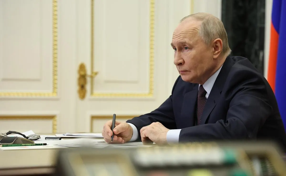 Путин заявил, что отключения интернета в российских регионах оправданы задачами предотвращения терактов и защиты граждан, призвав силовые структуры лучше координировать действия с гражданскими властями и хотя бы постфактум информировать население.