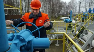 С 1 мая прекращается прокачка казахстанской нефти по нефтепроводу «Дружба» в Европу, что совпало с усилением дефицита нефти и авиакеросина на фоне войны в Иране и перекрытия Ормузского пролива.