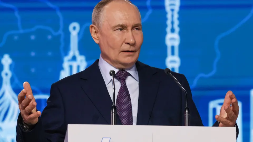 Власти дают сигналы о приостановке новых запретов в сфере интернета после сильного падения одобрения, вызванного блокировками и законом о контроле связи.