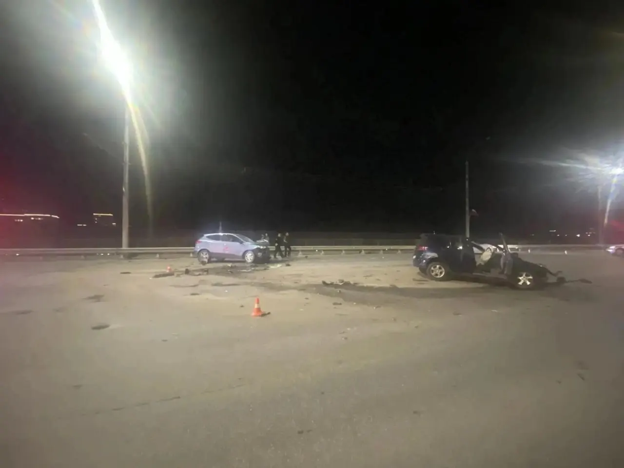 Водитель Mazda Demio выехал на встречную полосу и столкнулся с Hyundai IX35; водитель Mazda скончался на месте.