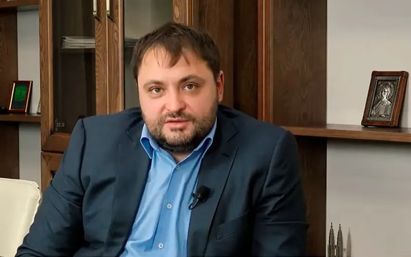 Бизнесмена, объявленного в международный розыск, задержали в ОАЭ. Ему вменяют дачу взяток экс‑заместителю прокурора Новосибирской области; дело рассматривается заочно.