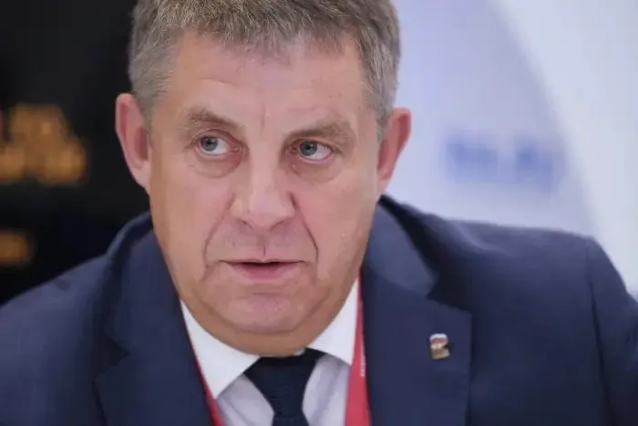 После отставки Александра Богомаза источники в регионе и в «Единой России» сообщают, что он может получить вакантный мандат в Госдуме. Параллельно обсуждаются кадровые варианты для других ушедших губернаторов на фоне уголовных дел.