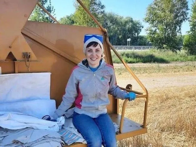Елена Агеева из Новосибирска уже более десяти лет занимается селекцией пшеницы: в международной программе она оценивает линии по урожайности, качеству зерна и устойчивости к болезням и участвует в создании новых сортов для сибирских условий.