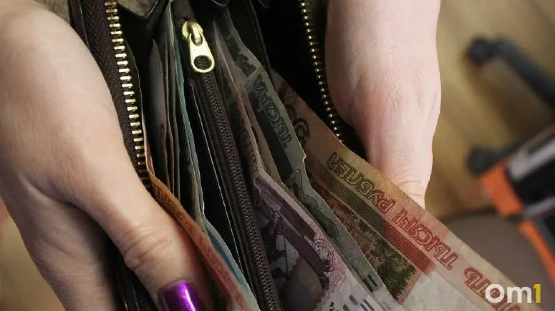 В 2023 году средний доход мужчин в Омской области составил 62 379 ₽, женщин — 40 758 ₽; гендерный разрыв растёт и превышает показатели соседних регионов СФО.