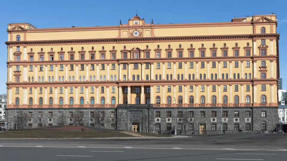 Глава Пограничной службы ФСБ сообщил о нарушениях договорённостей по госгранице, росте провокаций и наращивании военного потенциала у западных рубежей России; власти готовятся к разным сценариям развития событий.