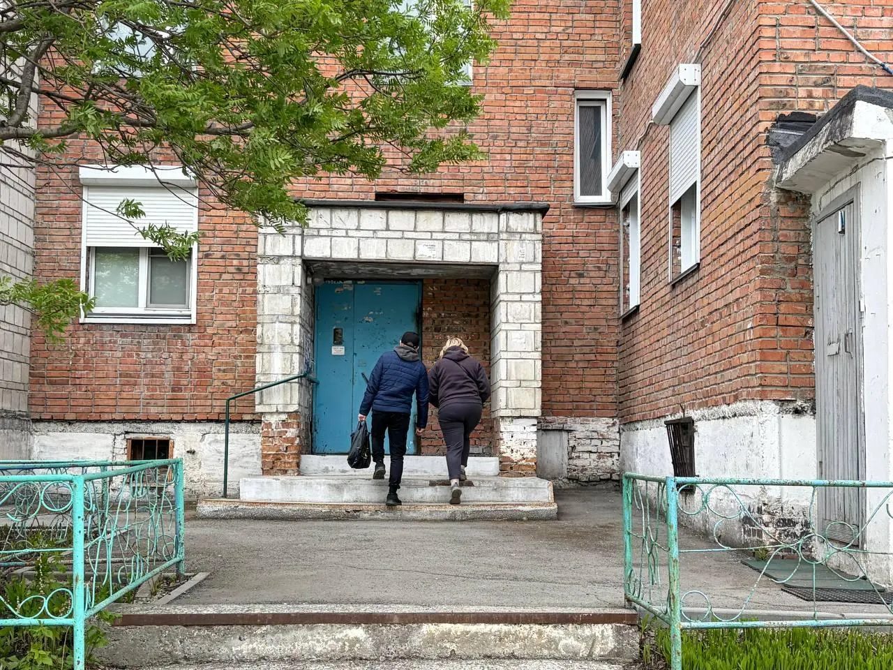 В подвальном помещении одного из домов организовали хостел. Постояльцы жалуются на предвзятое отношение, а владелец после жалоб назвал проект «неудачным опытом».