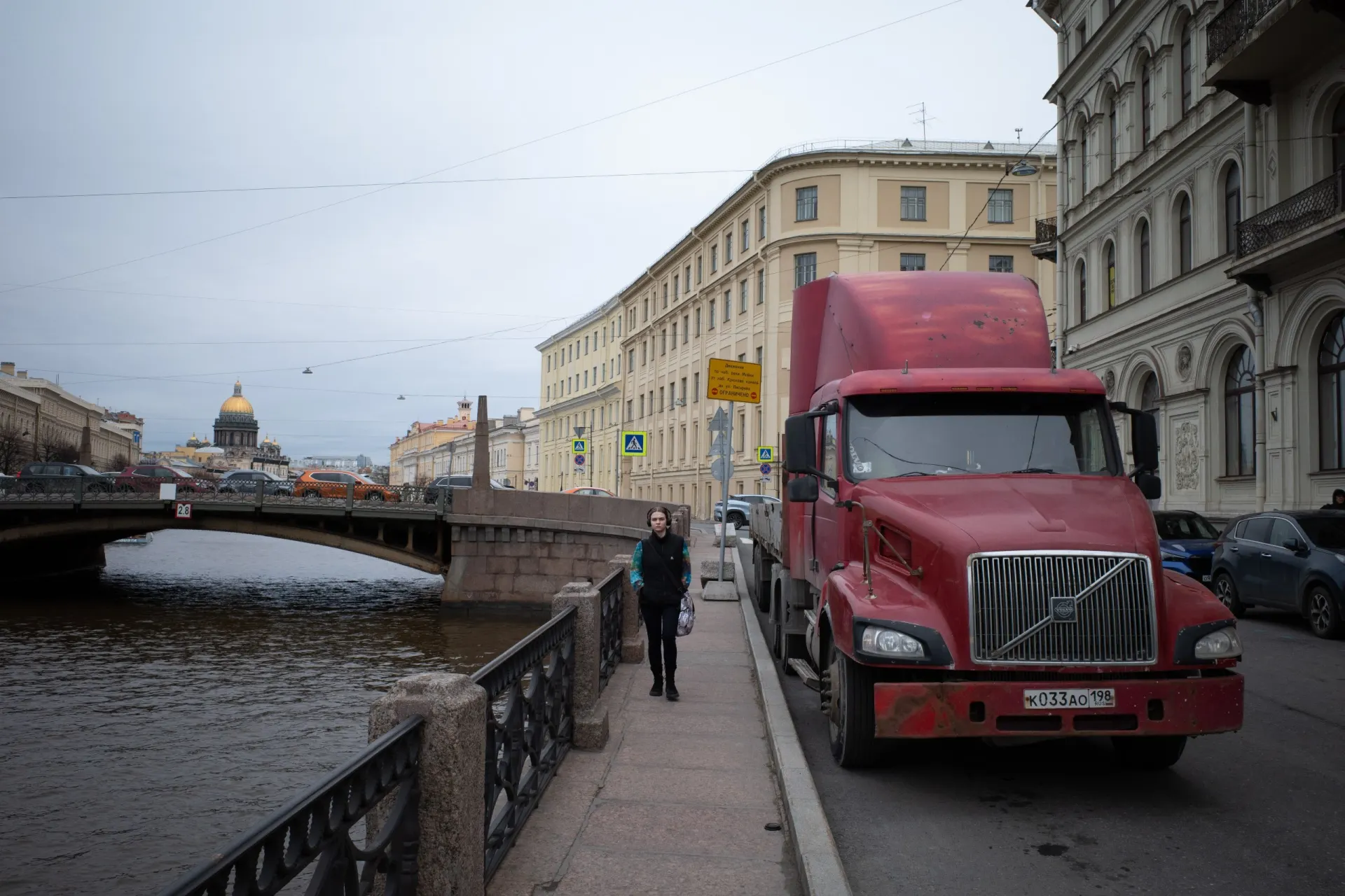 Короткая сводка новостей Петербурга: предупредили о возможных отключениях мобильного интернета на 9 мая, суды по делам о хищениях, культурные и организационные новости.