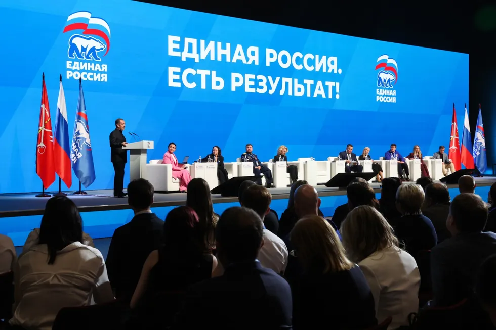 Политический блок администрации президента рекомендовал государственным и лояльным СМИ избегать слова «запрет» в заголовках и материалах, предлагая писать о «ограничениях», «штрафах» или подсвечивать позитивные инициативы депутатов.