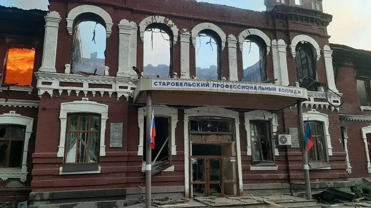 Ночной удар по общежитию профессионального колледжа в Старобельске привёл к гибели шести человек; ещё 15 числятся пропавшими без вести, 39 получили ранения.