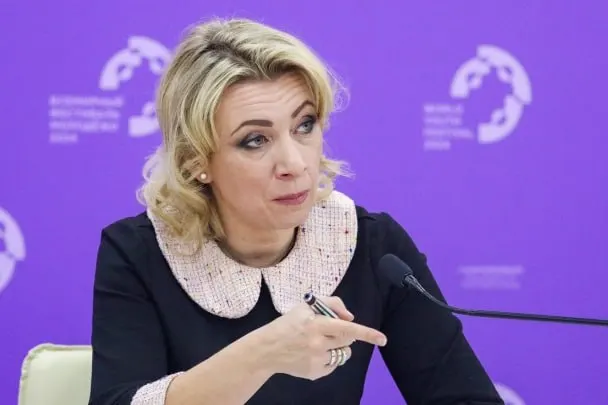 Официальный представитель МИД РФ заявила, что сотрудники Госдепа уведомляют российских дипломатов о том, что их дети, рождённые в США, автоматически признаны гражданами США, хотя семьи не подавали соответствующих заявлений.