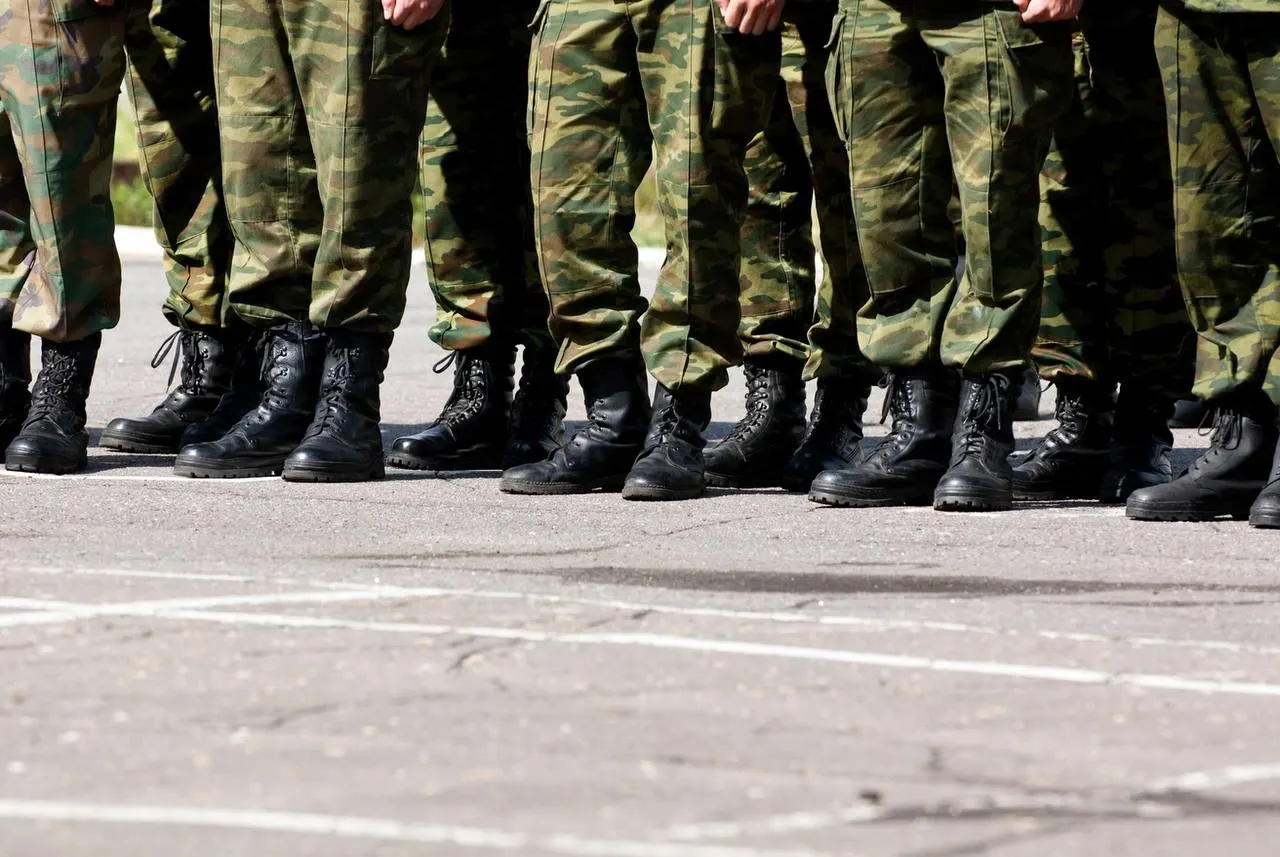 Женсовет 24-й отдельной гвардейской бригады инициировал новый сбор средств; губернатор предложил чиновникам перечислять часть зарплаты. Ранее такие акции в 2025 году привлекли более 20 млн руб. на технику и экипировку.