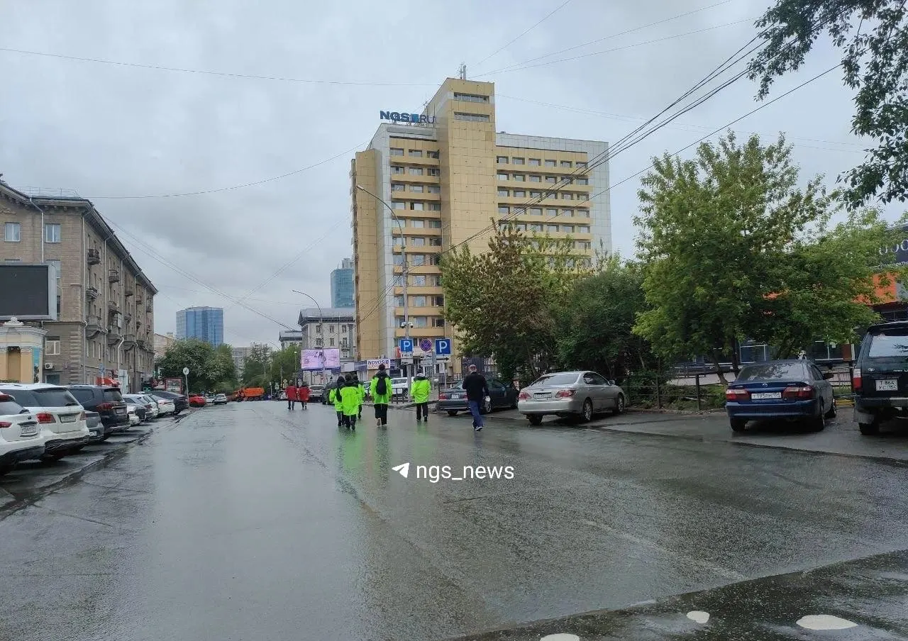 Участок от площади Ленина до улицы Революции закрыт до 20:00 из‑за шествия V Международного фестиваля театров кукол «Перекресток». Фестиваль продлится до 7 июня.