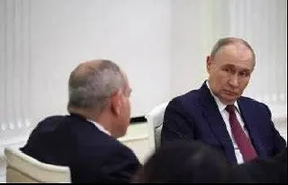 Крупные российские маркетплейсы внезапно приостановили реализацию армянских товаров; позже Wildberries связал это с новыми таможенными требованиями. Роспотребнадзор одновременно заблокировал продажу более 1,1 млн бутылок минеральной воды «Джермук».