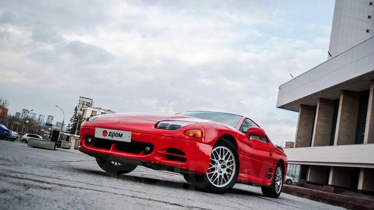 Mitsubishi GTO (в США — 3000GT) 1989 года выставили на продажу в Новосибирске. Автомобиль выделялся продвинутыми для своего времени техническими решениями, но требовал дорого обслуживания.