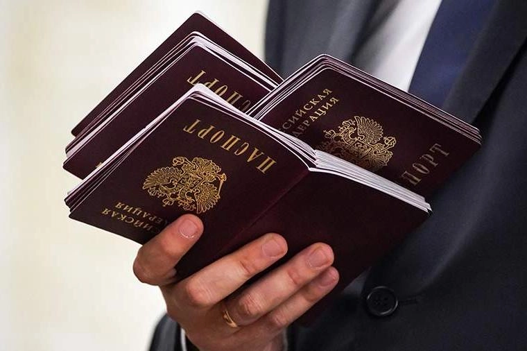 Фракция «Единая Россия» готовит поправки ко второму чтению закона о гражданстве: иностранцам с непогашенной судимостью могут разрешить РВП, ВНЖ и гражданство, если их осудили за поддержку политики России или за поддержку СВО.