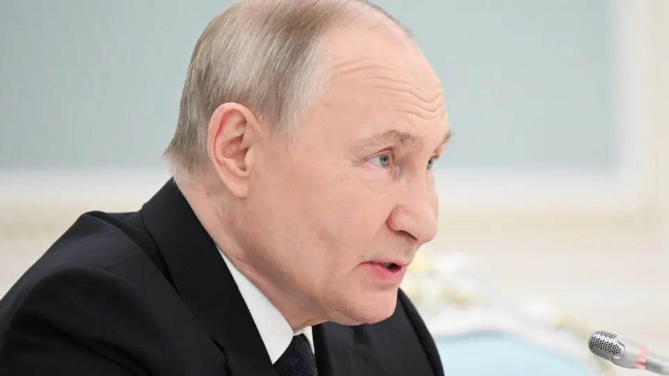 Власти поставили цель увеличить поток иностранных учащихся до полумиллиона к 2030 году. Параллельно фиксируется рост кампаний по вербовке иностранцев в войска, в том числе через кампании в университетах.