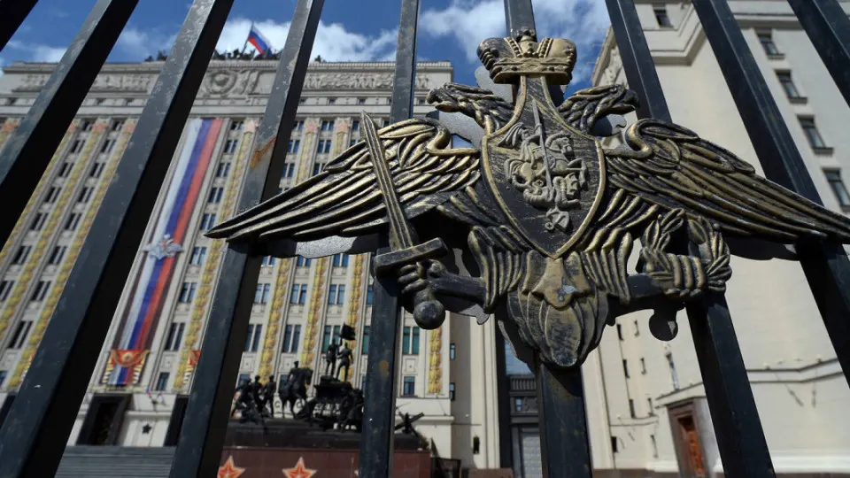 Военное ведомство хочет принимать в распоряжение акции, земельные участки, технику и производственные базы национализированных компаний стройиндустрии без передачи через Росимущество, чтобы оперативно задействовать мощности для выполнения гособоронзаказа.