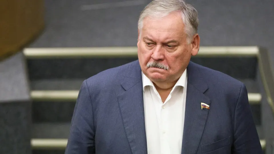 Первый зампред комитета Госдумы по делам СНГ заявил, что Латвия и Эстония не выполнили обещаний при развале СССР, ввели статус «неграждан» и в целом усиливают давление на русскоязычное население; заявление прозвучало на фоне обсуждения законопроекта о защите россиян за рубежом.