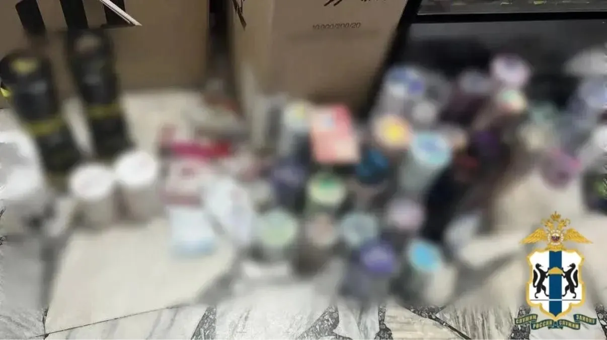 В торговой точке на улице Демакова обнаружили 230 пачек жевательного табака, направленные на экспертизу. Сейчас решается вопрос о возбуждении уголовного дела.