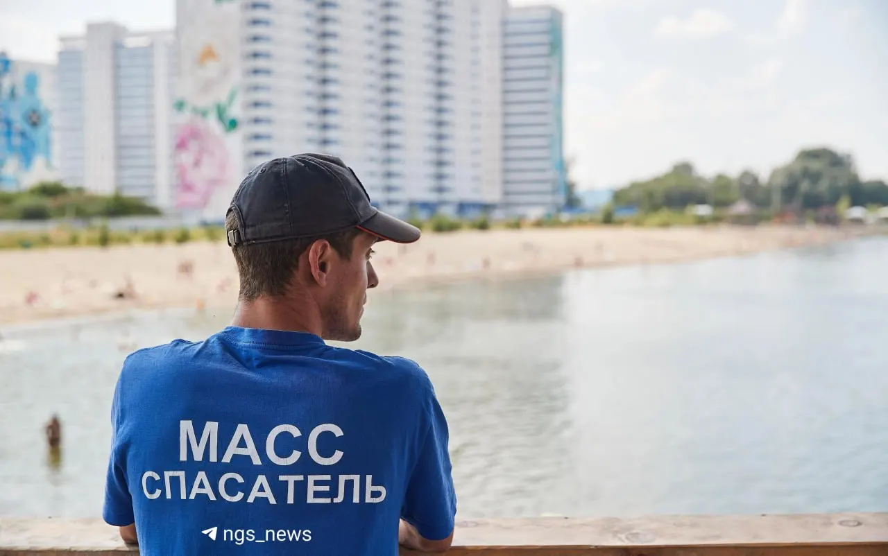 Спасатели на Юго-Западном карьере жалуются, что десятки отдыхающих ежедневно отвлекают их вопросами об аренде катамаранов. Напоминают, в каких случаях к ним действительно нужно обращаться.