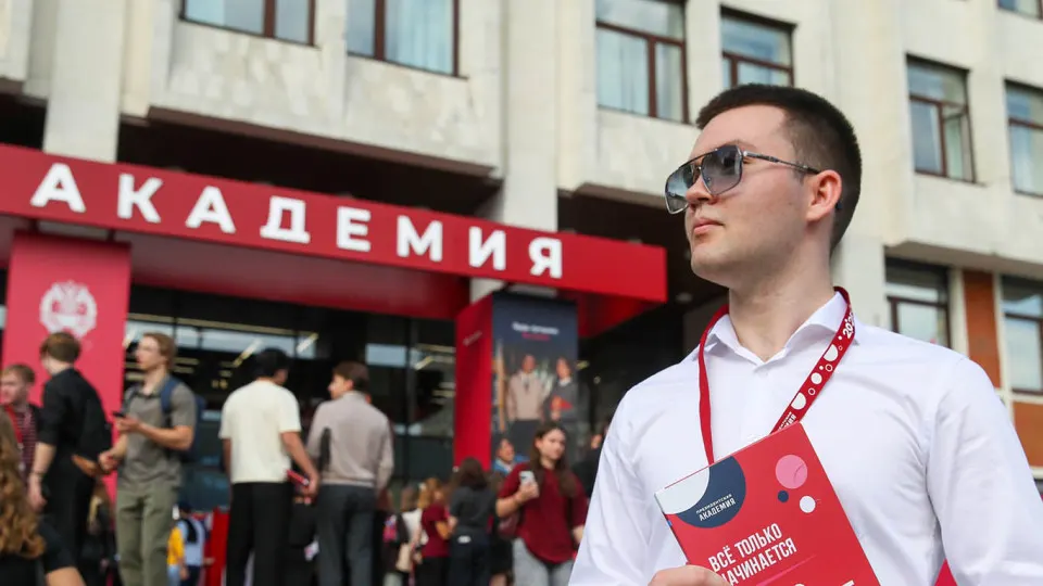 В ряде вузов разослали предложения вступить в добровольческие отряды для борьбы с беспилотниками: год службы, обучение и высокие выплаты. Параллельно идёт масштабная кампания набора в войска БПЛА по всей стране.
