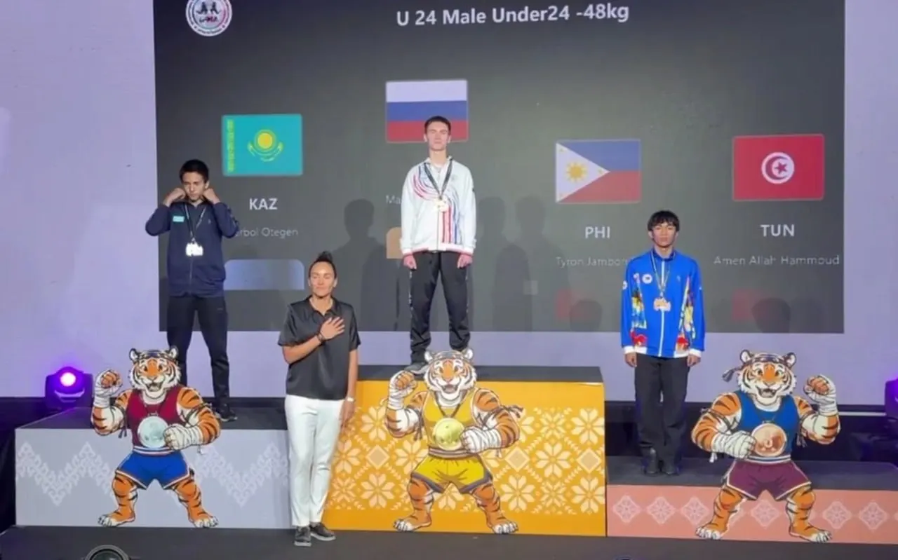 17‑летний спортсмен выиграл четыре боя на молодёжном чемпионате в Куала‑Лумпуре и завоевал золото — для него это уже третья победа на мировых первенствах.