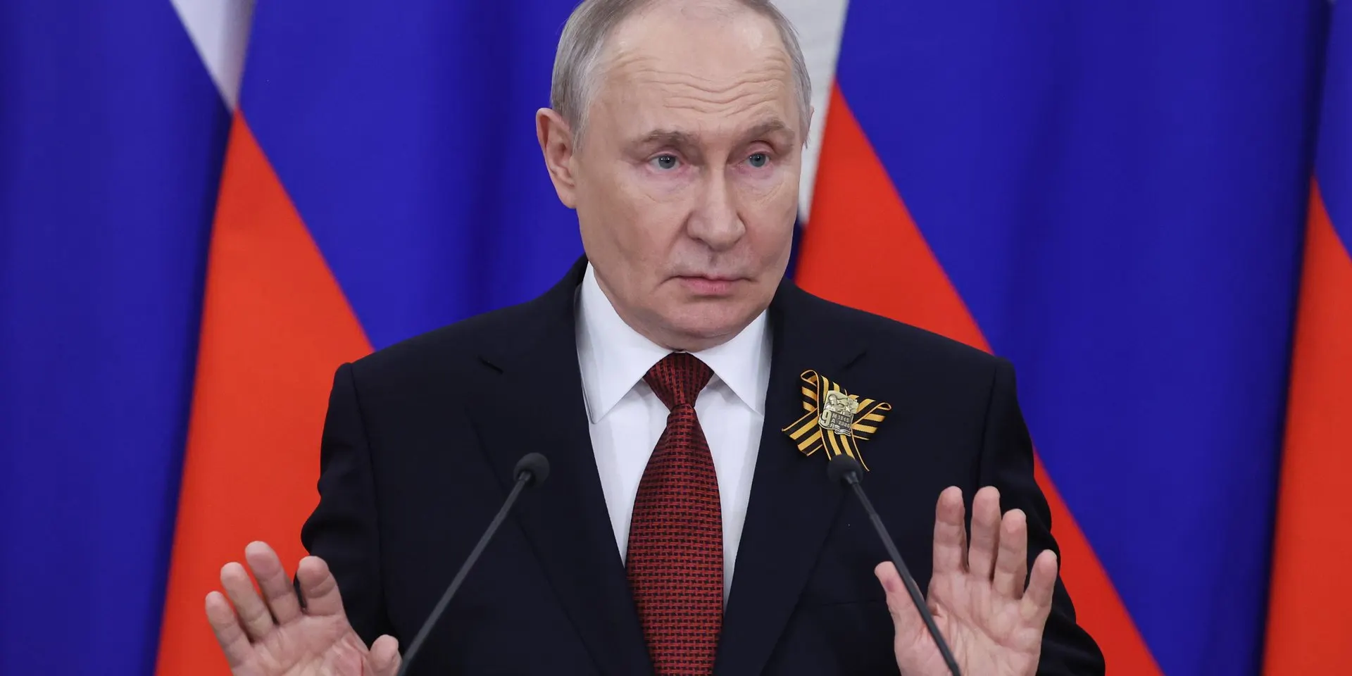 Чиновники Минфина и Центробанка предупредили, что бюджет не выдержит текущего уровня военных расходов. Правительству поручено найти экономию в гражданской части бюджета, пока Минобороны добивается увеличения финансирования.