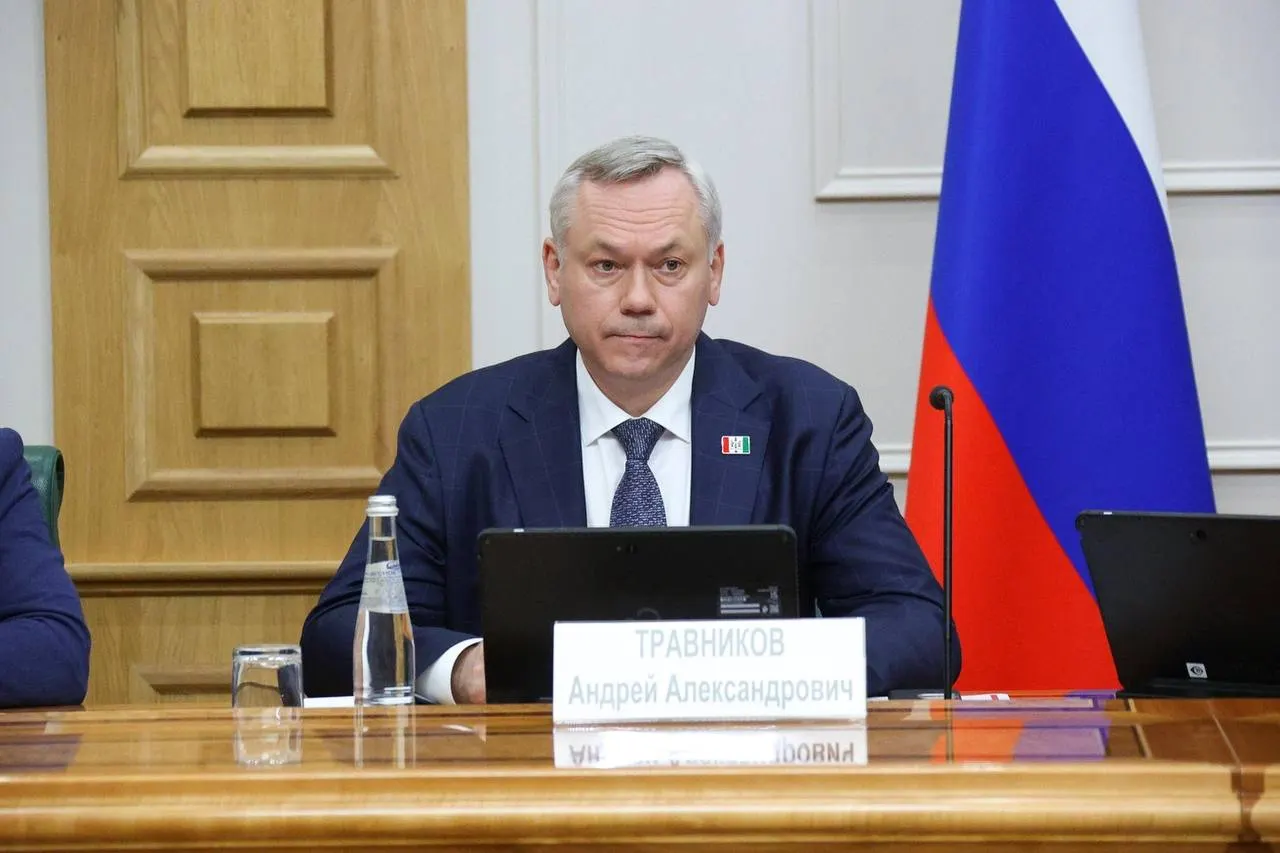 За семь лет в Толмачёво построили вторую ВПП и новый пассажирский терминал — это позволило значительно увеличить пассажиропоток. К 2026 году аэропорт планируют вывести на уровень около 10 миллионов пассажиров.