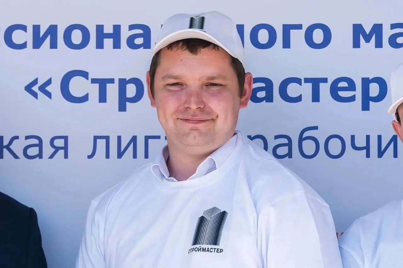 Мастер из посёлка Керамкомбинат победил в региональных соревнованиях по сварке, его фото размещено на Доске почёта Новосибирска. Как складывался его профессиональный путь.