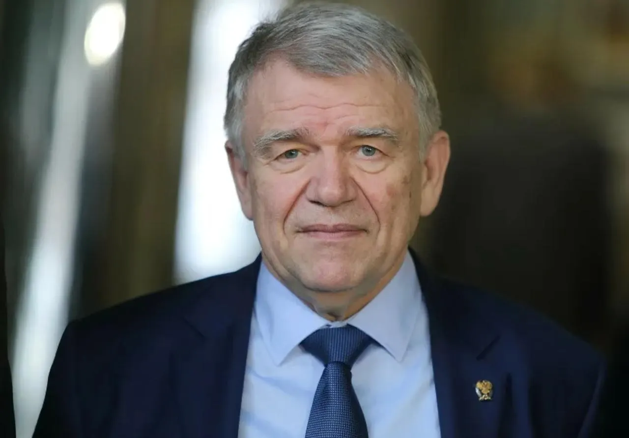 Мировой суд Советского района Новосибирска отстранил Валентина Пармона за повторное неисполнение требований прокуратуры; ранее его уже оштрафовали.