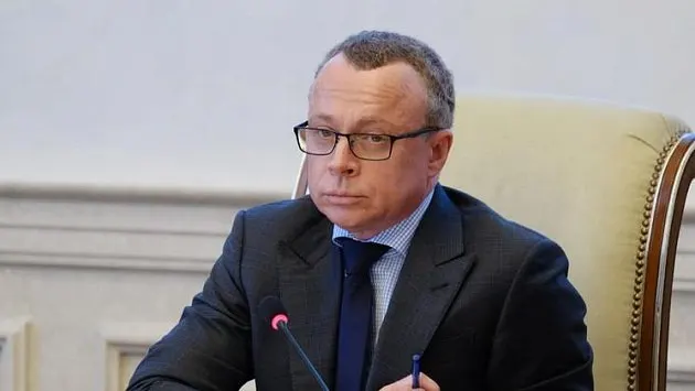 Губернатор Андрей Травников объявил об увольнении первого заместителя Юрия Петухова. Официальные причины не названы; ранее появлялись сообщения о возможном задержании и проверках, которые пока не подтверждены.