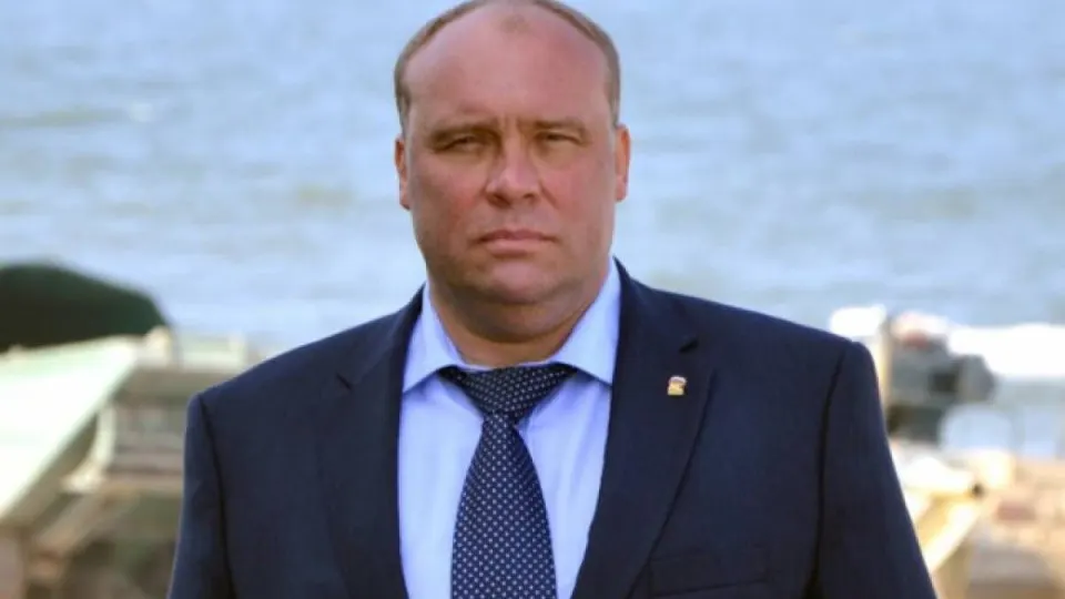 Член комитета Госдумы по обороне заявил, что армия усилит атаки и может поражать предприятия, выпускающие дроны и ракеты для Украины; Минобороны ранее опубликовало списки зарубежных компаний, а по России фиксируются рекордные ночные атаки БПЛА.
