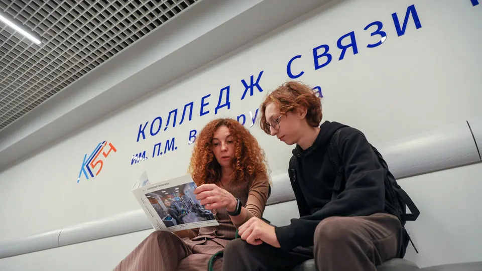 Родители из разных городов сообщают, что их детям отказывают в переводе в старшую школу, ссылаясь на низкие оценки или отсутствие мест. Одновременно власти ставят задачу подготовки рабочих специалистов.