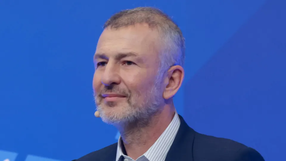 Миллиардер Андрей Мельниченко урегулировал спор с прокуратурой по СИБЭКО после перечисления 32 млрд рублей в пользу образовательного центра «Сириус» и избежал перехода компании в госсобственность.
