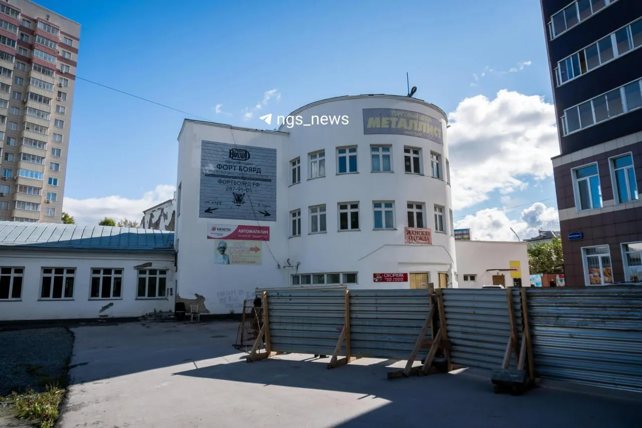 Здание 1932 года постройки, которое начали сносить в 2018 году, снова оказалось в центре спора: защитники памятника оспаривают план отделения зрительного зала от остальной части объекта.