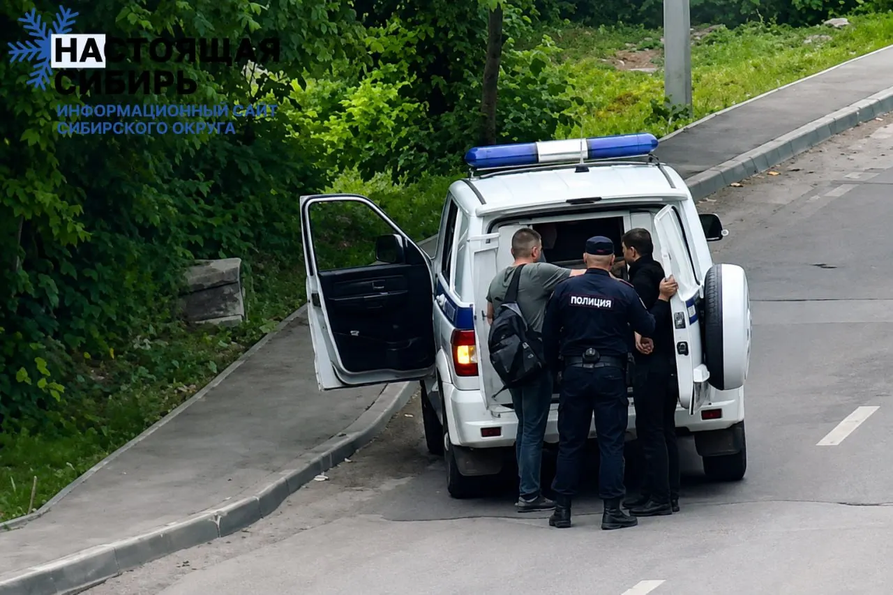 За первые шесть месяцев 2026 года число контрактников сократилось, аналитики фиксируют большие потери на фронте. Госструктуры и компании активно набирают сотрудников по воинскому учёту — число вакансий выросло многократно.