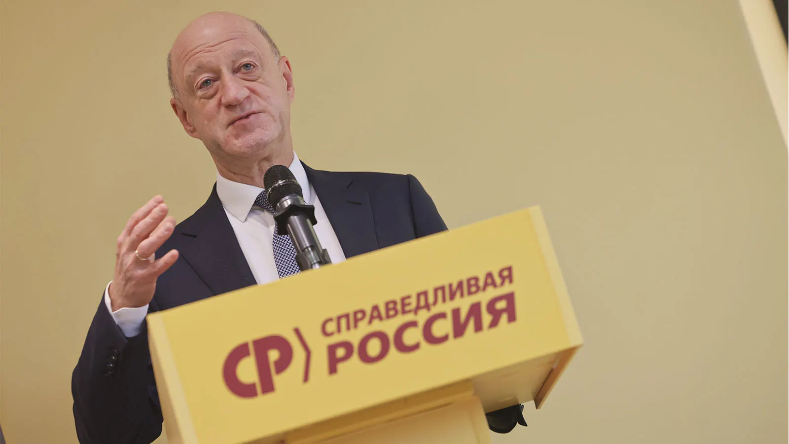 В партии обсуждают смену руководства: Бабаков может возглавить партию, Миронов временно исключён из активной кампании.