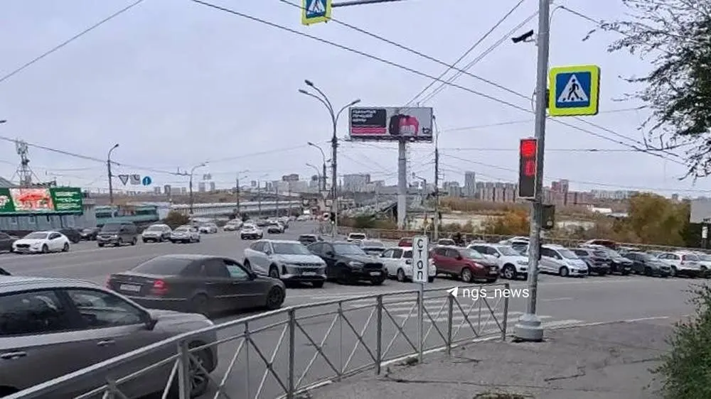 На пешеходном переходе установлен светофор и знак «Стоп» после смертельного ДТП с участием журналиста возле дома на Инской, 56.