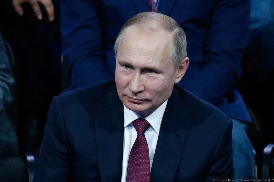 Президент поручил создать единый механизм оценки качества условий оказания социальных услуг с использованием портала госуслуг и передавать данные на единый портал; срок подготовки доклада — 1 февраля 2027 года.