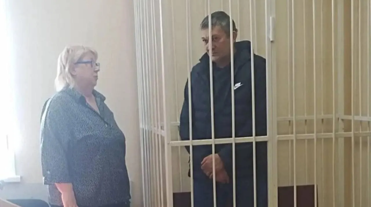 Начальник инспекции ФНС по Кировскому району арестован по обвинению во взятке. По данным следствия, в 2020 году он получил 300 тысяч рублей за покровительство неназванному юридическому лицу и снизил сумму налоговых доначислений и штрафов по итогам выездной проверки. В СИЗО будет до 5 декабря.