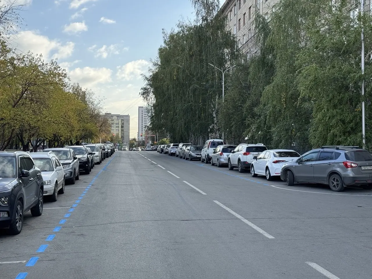 Новый этап внедрения платной парковки расширяет сеть и стимулирует использование общественного транспорта. Разбираемся в причинах и проблемах проекта