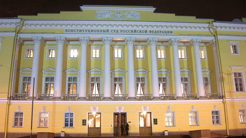 Председатель Конституционного суда заявил, что коррупция — «конституционный деликт» и обосновал отсутствие сроков исковой давности по антикоррупционным искам прокуратуры. Этот механизм стал ключевым инструментом перераспределения собственности и привёл к передаче активов на триллионы рублей.