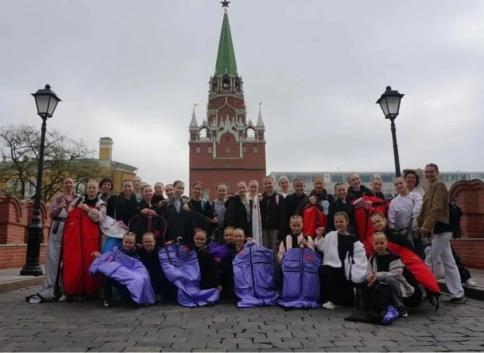 Народный коллектив «Второе дыхание» впервые вышел на большую сцену Кремля после победы на фестивале «Рождение звезды» в Санкт-Петербурге. В составе — 30 участниц разных возрастов; 6 июня у коллектива отчётный концерт в Новосибирске.