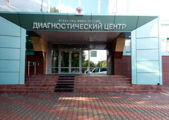 Сибирский научно‑клинический центр ФМБА в Красноярске заключил несколько контрактов почти на 15 млн рублей с питерской компанией, принадлежащей бизнесмену, который владеет рядом развлекательных заведений. Та же фирма поставляла оборудование в медицинские учреждения в других регионах.