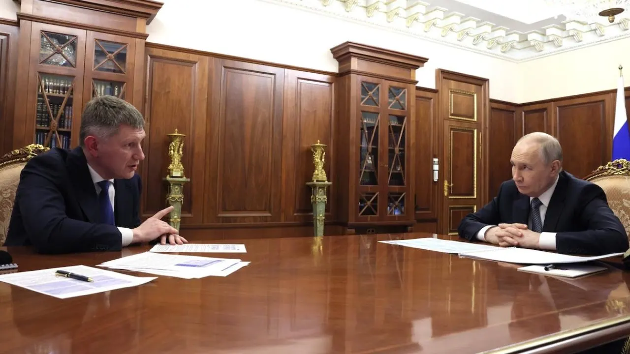 Министр Максим Решетников сообщил президенту, что Россия по темпам роста ВВП обошла США, несмотря на санкции. По данным МВФ, при этом ВВП на душу населения в РФ заметно ниже уровня развитых стран.